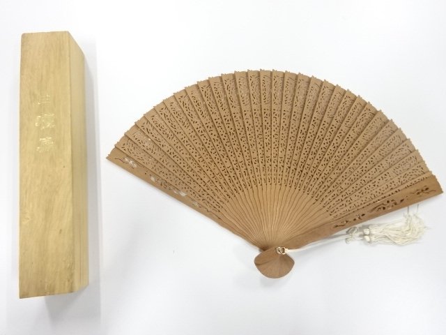 JAPANESE KIMONO / ANTIQUE SANDALWOOD FAN